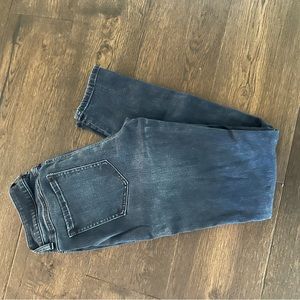 Cabi women’s distressed jeans size 6